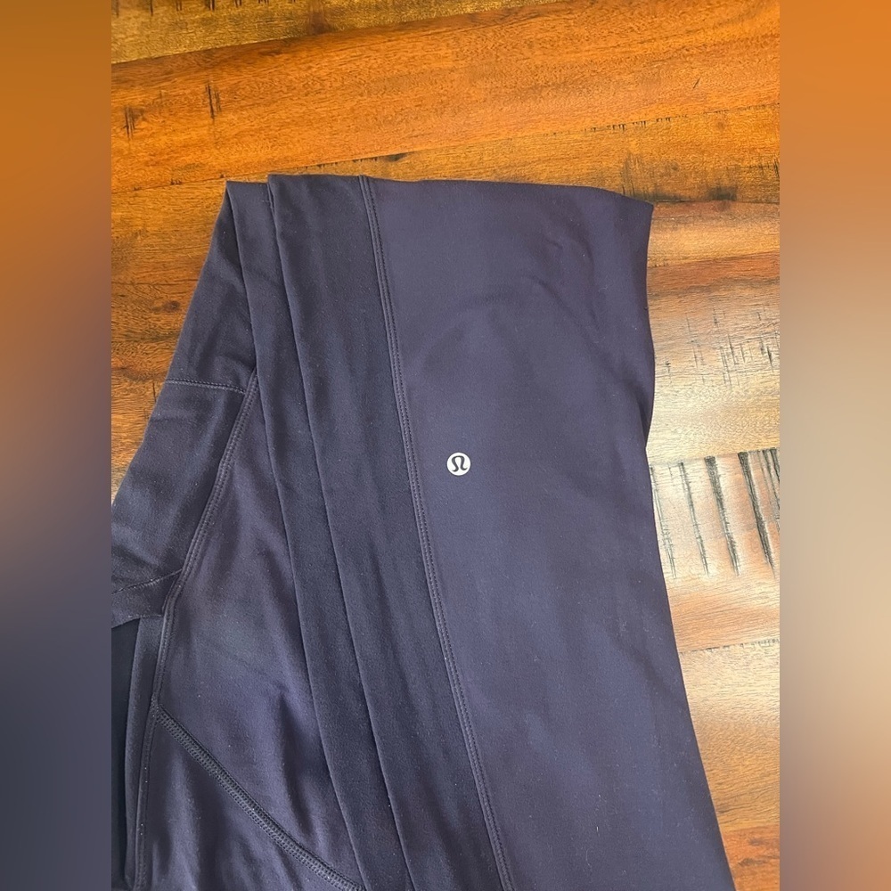 Lululemon Joggers – Size 6 - Picture 2 of 3